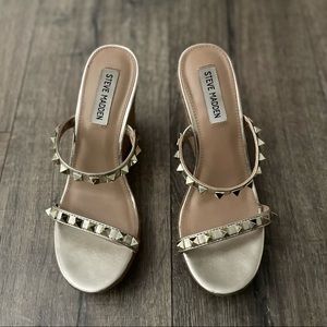 Steve Madden Gold Studded Wedge Sz 7